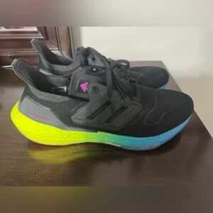 Adidas Ultraboost 22 black multi gradiant size 10 1/2